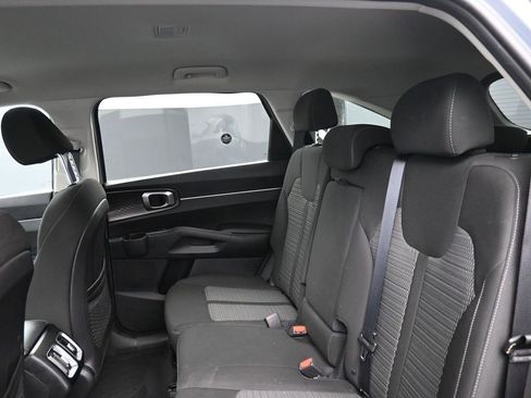 Used 2022 Kia Sorento LX image 21