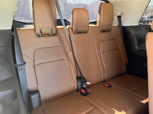 Used 2023 Nissan Pathfinder Platinum w/ Cargo Package image 33