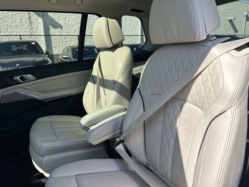 Used 2022 BMW X7 xDrive40i w/ Premium Package AWD/4WD image 34