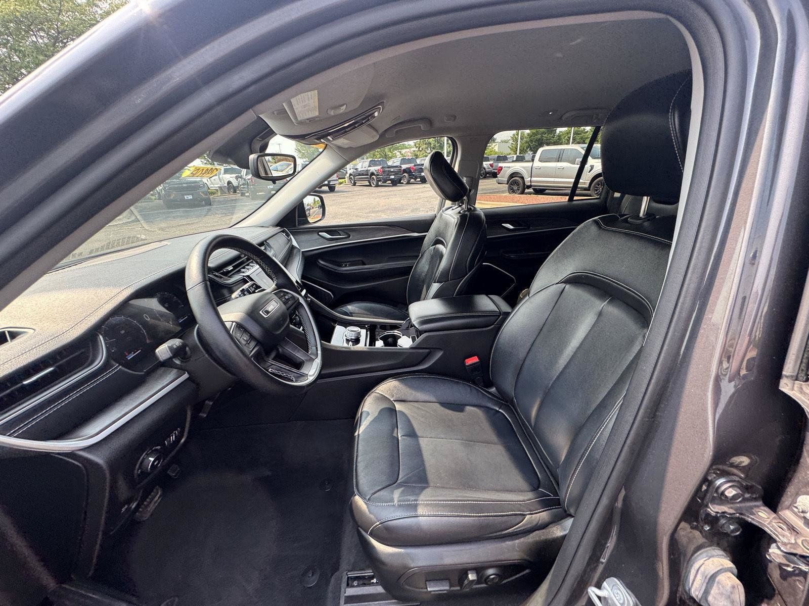 Used 2022 Jeep Grand Cherokee Limited AWD/4WD image 13