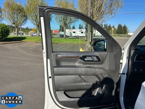 Used 2025 Chevrolet Suburban Z71 AWD/4WD image 16