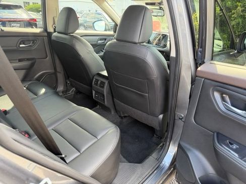 Used 2023 Nissan Rogue SL AWD/4WD image 10
