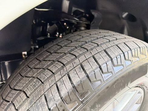 New 2026 Nissan Frontier SV image 10