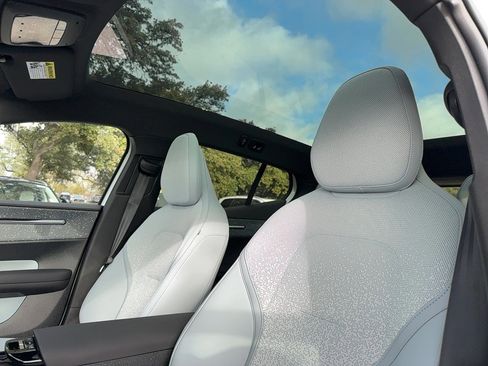 New 2026 Volvo EX30 Ultra w/ Climate Package image 16