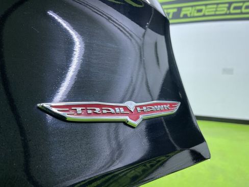 Used 2017 Jeep Cherokee Trailhawk image 14