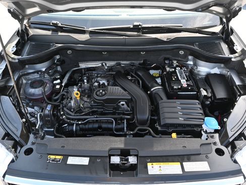 Used 2022 Volkswagen Taos SE image 38