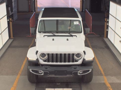 Used 2025 Jeep Wrangler Unlimited Sahara w/ Safety Group AWD/4WD image 2