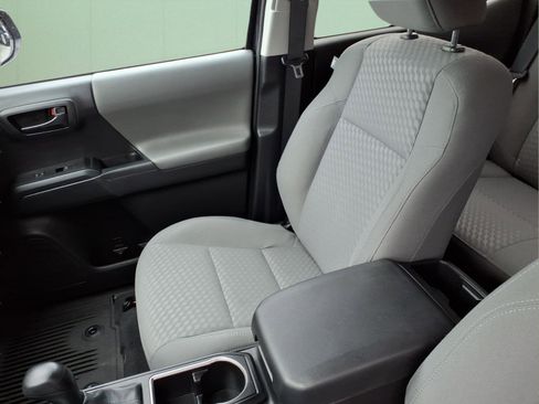 Used 2022 Toyota Tacoma SR image 8