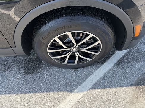 Used 2021 Volkswagen Tiguan SE image 16