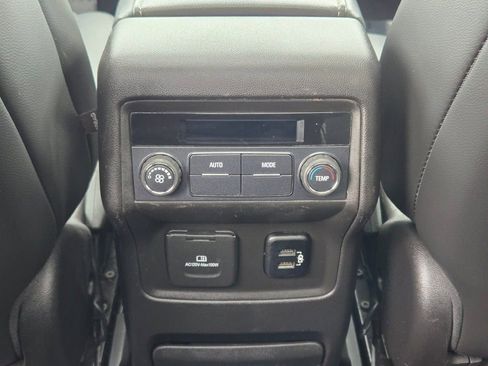 Used 2018 GMC Acadia SLT AWD/4WD image 18