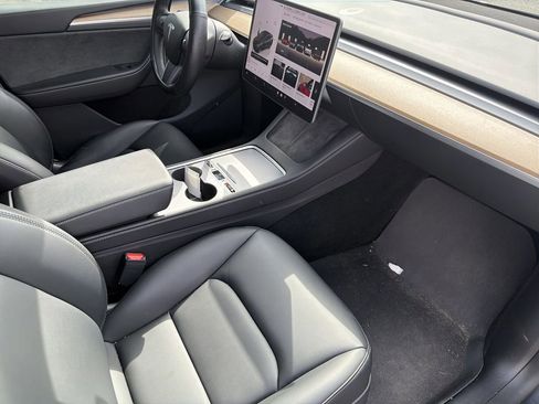 Used 2024 Tesla Model Y Long Range image 21