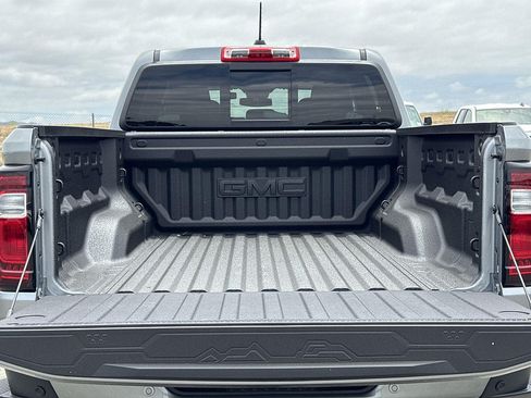 New 2026 GMC Canyon Elevation w/ LPO, Black Badging Package RWD image 25