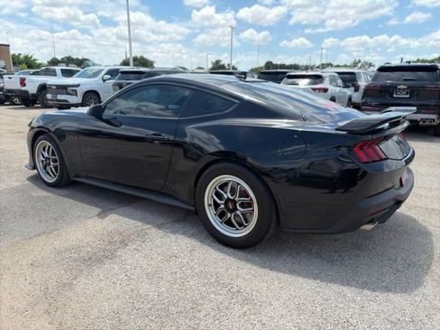 Used 2025 Ford Mustang GT RWD image 4