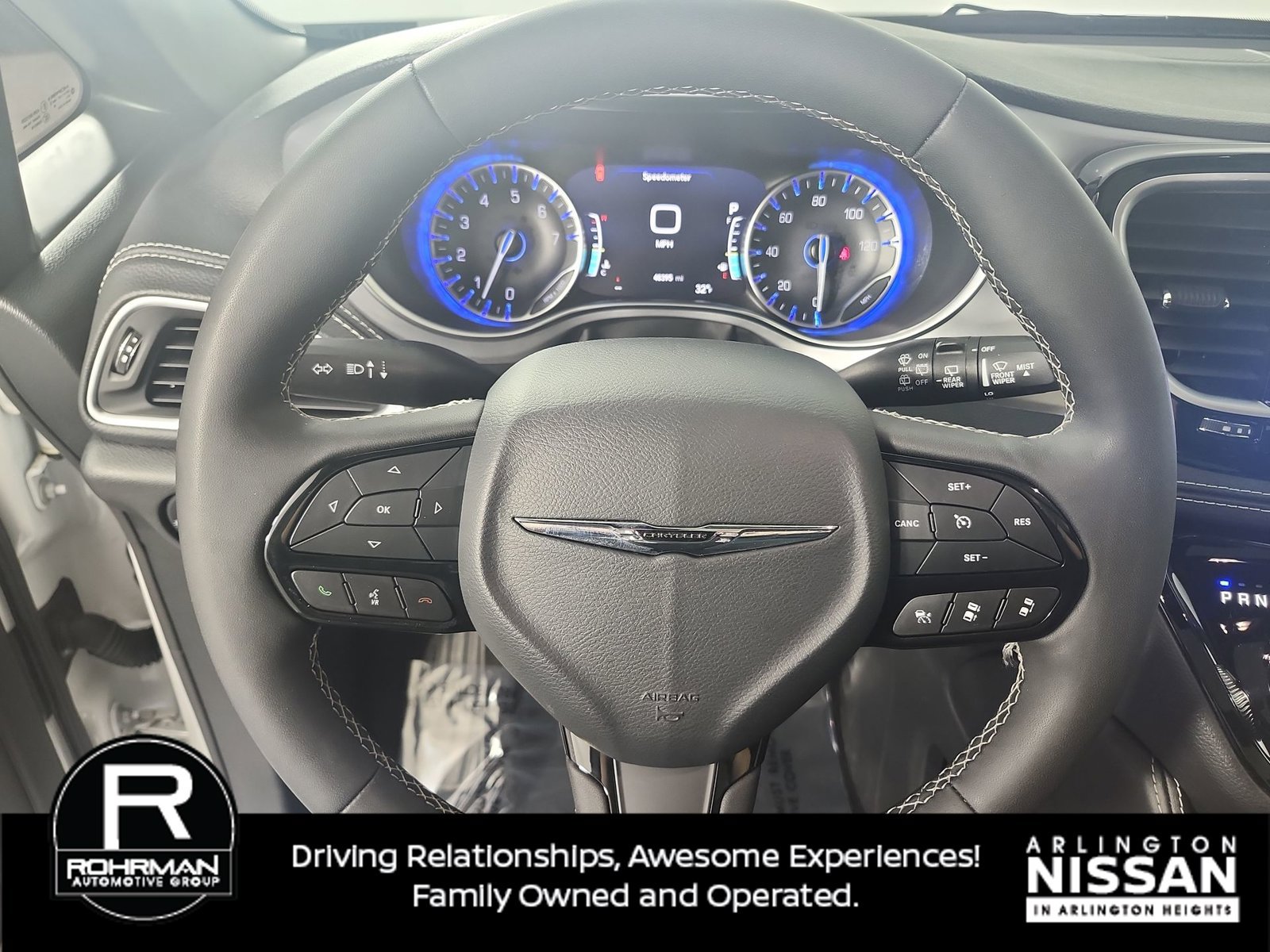 Used 2025 Chrysler Pacifica Limited FWD image 11