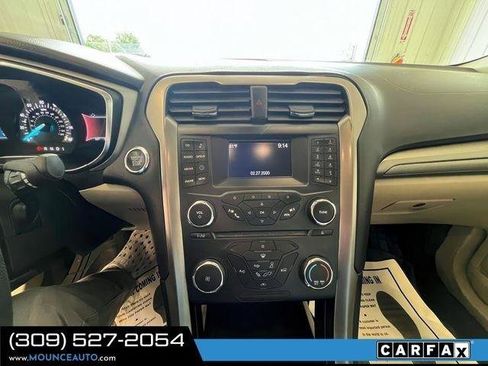 Used 2017 Ford Fusion SE FWD image 18