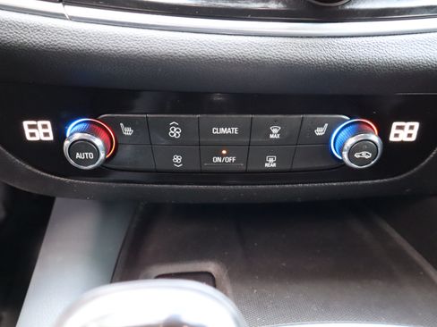 Used 2019 Buick Enclave Essence FWD image 43