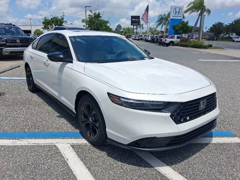 Certified 2025 Honda Accord SE image 4