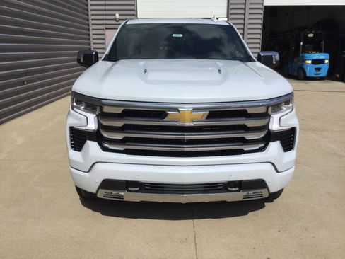 New 2026 Chevrolet Silverado 1500 High Country AWD/4WD image 3