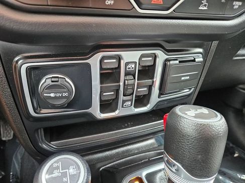 Used 2024 Jeep Wrangler Unlimited Sahara AWD/4WD image 32