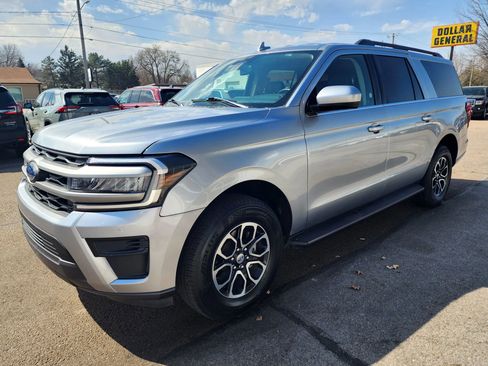 Used 2024 Ford Expedition Max XLT image 4