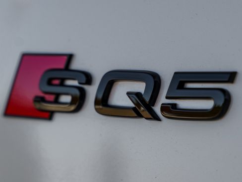 Used 2024 Audi SQ5 Prestige w/ Prestige Package image 31