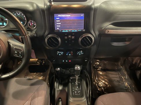Used 2014 Jeep Wrangler Unlimited Sport w/ Quick Order Package 24S AWD/4WD image 17