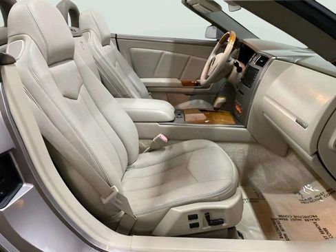 Used 2005 Cadillac XLR RWD image 31