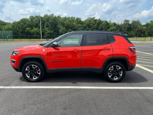 Used 2017 Jeep Compass Trailhawk AWD/4WD image 2