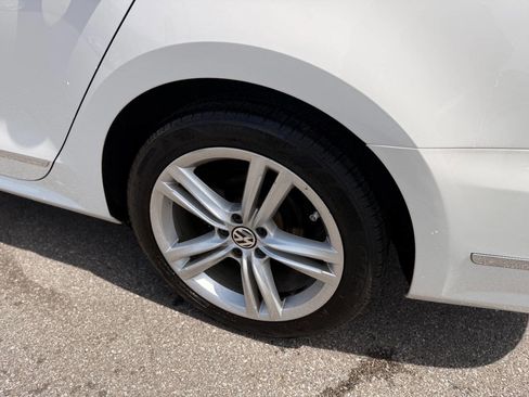 Used 2014 Volkswagen Passat TDI SE image 19