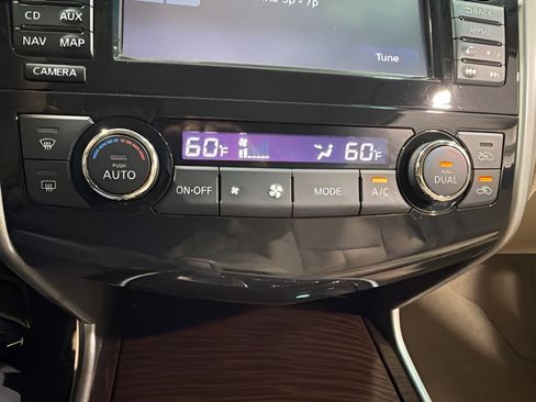 Used 2014 Nissan Altima 2.5 SL w/ Technology Package FWD image 22
