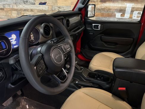 Used 2023 Jeep Wrangler Unlimited Sport w/ Sun And Sound Package AWD/4WD image 8