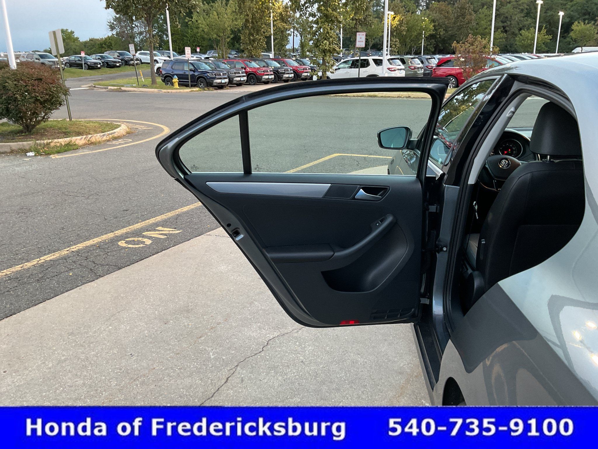 Used 2015 Volkswagen Jetta SE FWD image 17