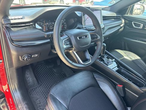 Used 2025 Jeep Compass Trailhawk AWD/4WD image 17