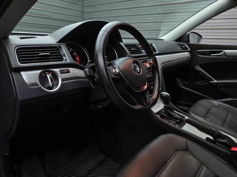 Used 2019 Volkswagen Passat 2.0T Wolfsburg w/ Wheels & Sunroof Package FWD image 10