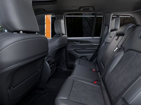 New 2026 Jeep Grand Cherokee Altitude image 23