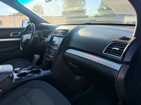 Used 2016 Ford Explorer XLT w/ Equipment Group 201A AWD/4WD image 19