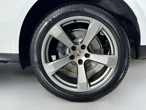 Certified 2025 Porsche Macan AWD/4WD image 20