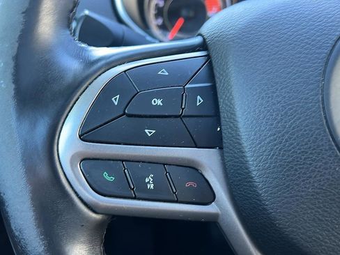 Used 2019 Jeep Cherokee Latitude Plus w/ Comfort/Convenience Group AWD/4WD image 35