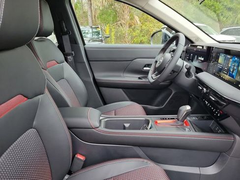New 2026 Nissan Kicks SR w/ SR Premium Package FWD image 31