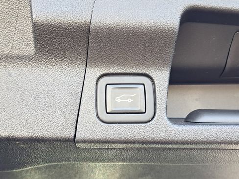 Used 2022 GMC Acadia SLE w/ Driver Convenience Package image 26