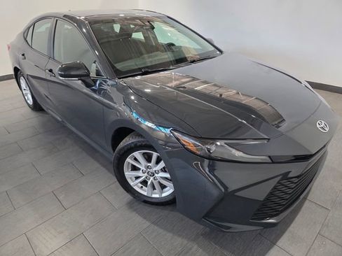 Used 2025 Toyota Camry LE image 7