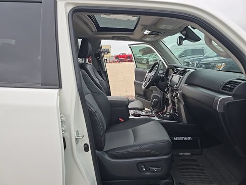 Used 2022 Toyota 4Runner SR5 Premium w/ Moonroof Package AWD/4WD image 11