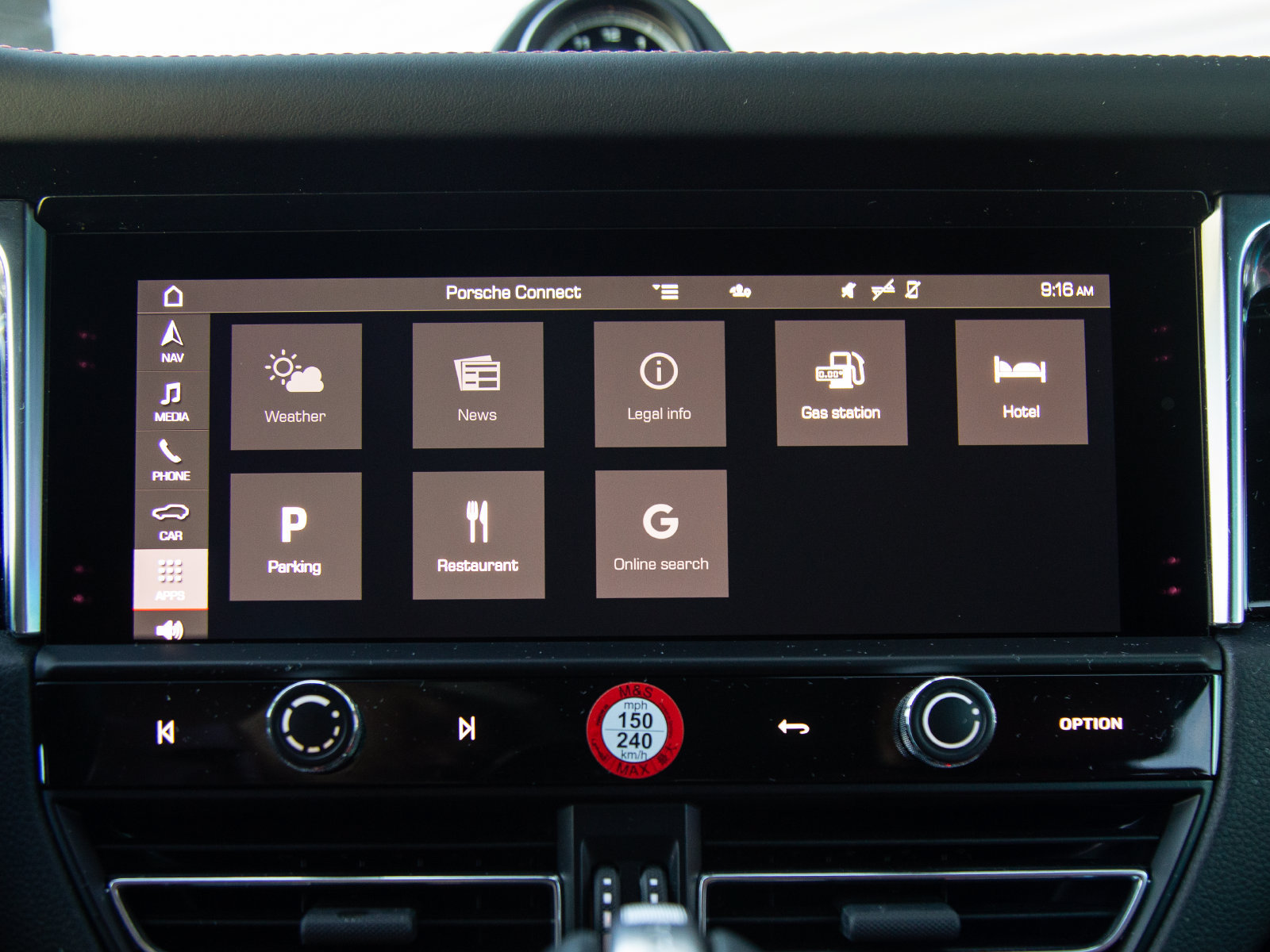 Certified 2024 Porsche Macan AWD/4WD image 9