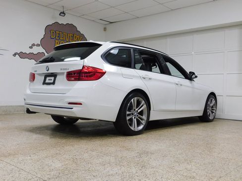 Used 2019 BMW 330i xDrive Wagon AWD/4WD image 4