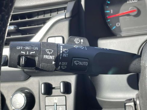 Used 2018 Chevrolet Suburban Premier image 32