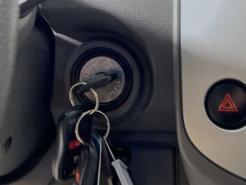 Used 2018 Nissan Frontier SV image 23