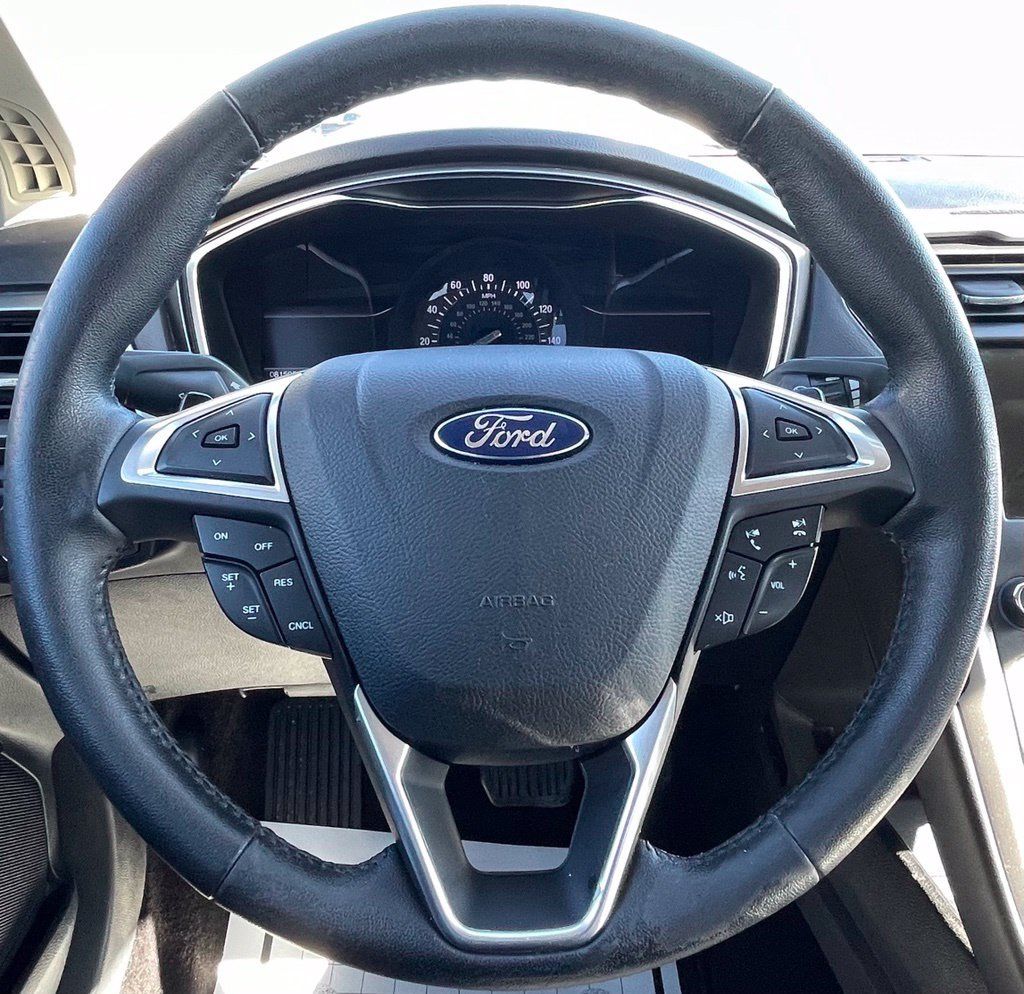 Used 2017 Ford Fusion SE w/ Equipment Group 201A FWD image 15