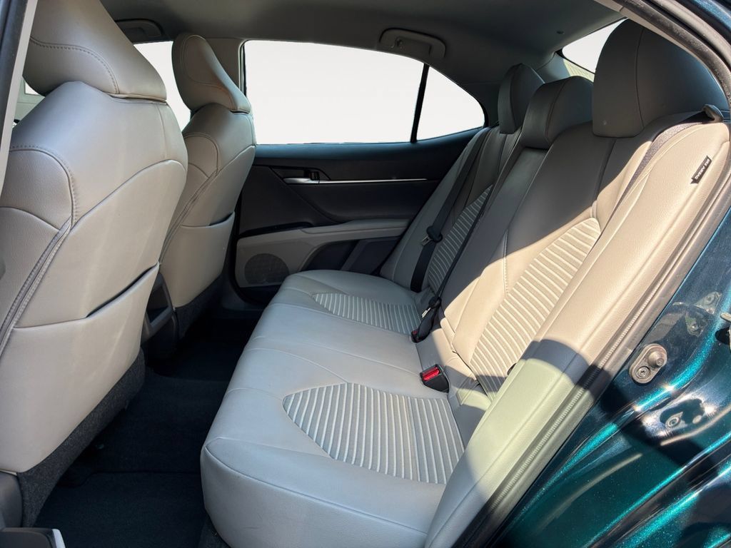 Used 2019 Toyota Camry SE FWD image 13