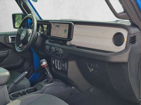 Used 2025 Jeep Wrangler Sport AWD/4WD image 19