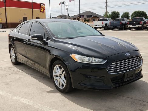 Used 2016 Ford Fusion SE FWD image 4